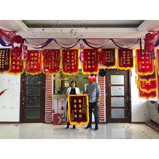 威海装修哪家好:天泽府业主送来荣誉锦旗